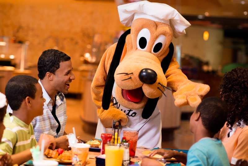 Restaurantes com personagens na Disneyland