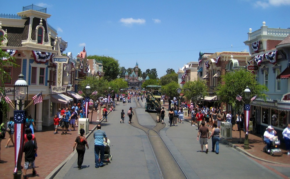 Disneyland_Main_Street