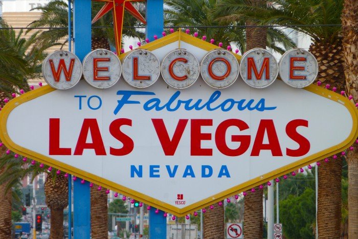 placa welcome to fabulous las vegas