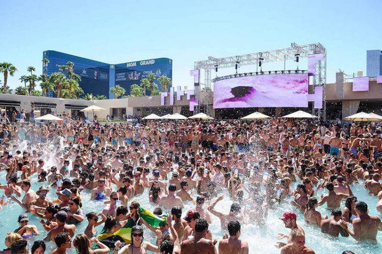 Pool Party Wet Republic no MGM Grand