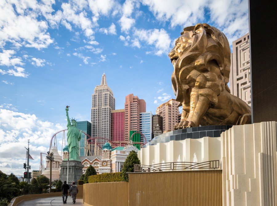 estatua de bronze no hotel mgm em las vegas