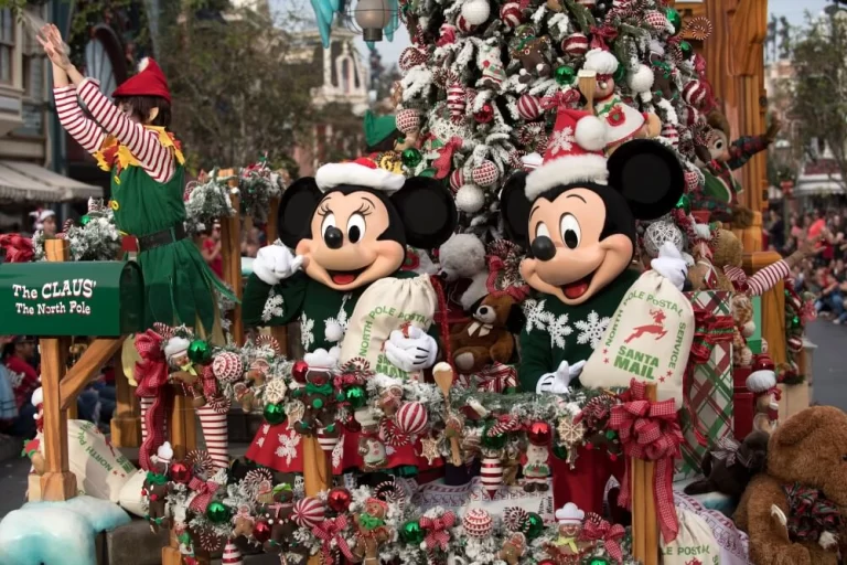 Como é o Natal na Disney em todo o mundo?