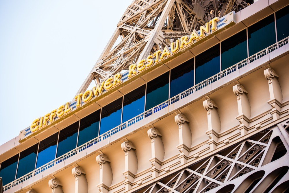 eiffel tower restaurant las vegas