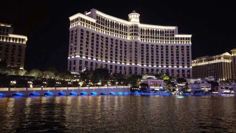 Hotéis em Las Vegas vão permanecer fechados até o fim de abril