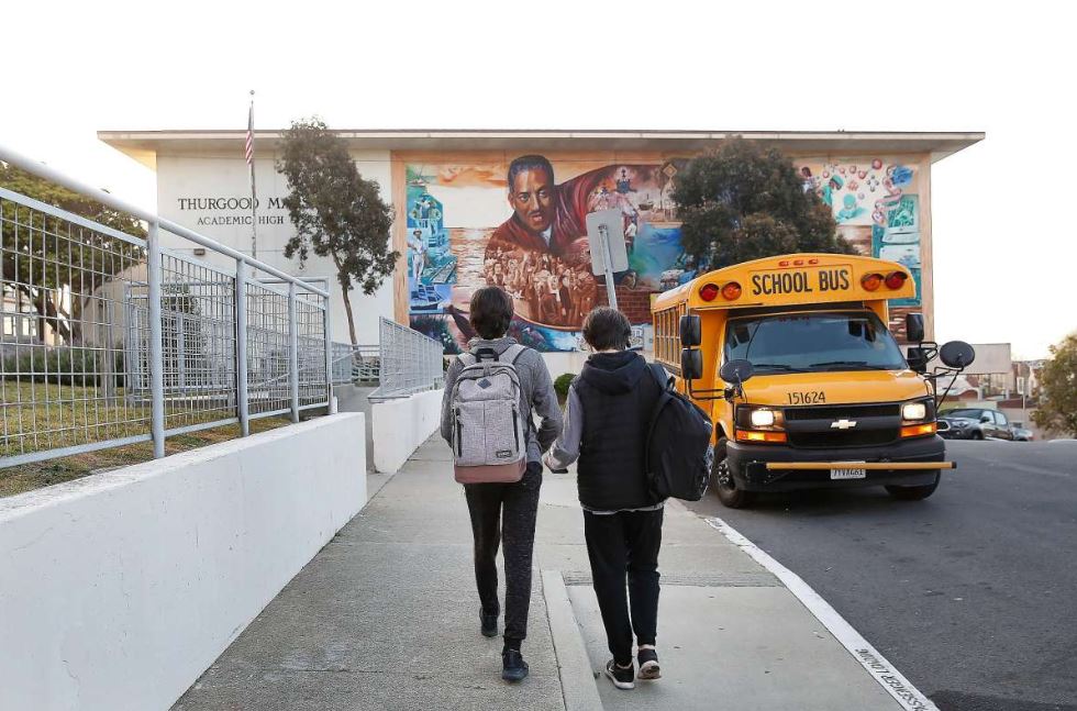 Governador da Califórnia anuncia diretrizes para a reabertura das escolas