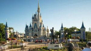 Disney é pressionada a adiar reabertura dos parques na Flórida 1