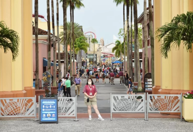 Universal Studios anuncia novas medidas para o uso de máscaras nos parques