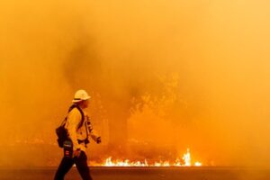 Temporada de incêndios florestais na Califórnia já destruiu 1.400 edifícios > Entenda 2