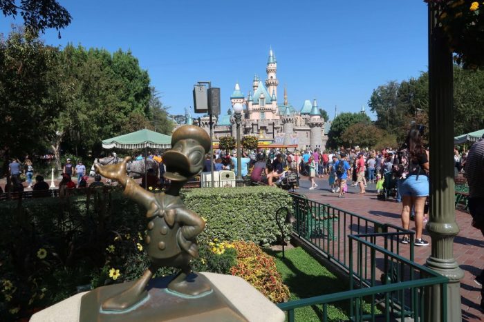 Castelo e estátua do Pato Donald