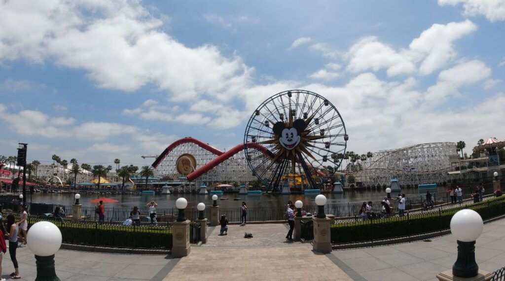 Disneyland suspende reservas até 12 de setembro