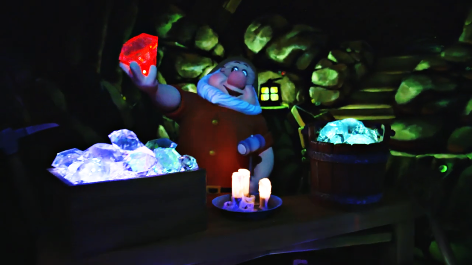 Atração Snow White’s Scary Adventures é reformulada na Disneyland 4