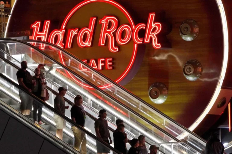 Hard Rock Cafe celebra 50 anos com hambúrguer por US$0,71 1