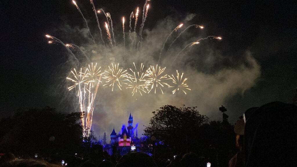Disneyland retorna com “Main Street Electrical Parade” e “Disneyland Forever” 3