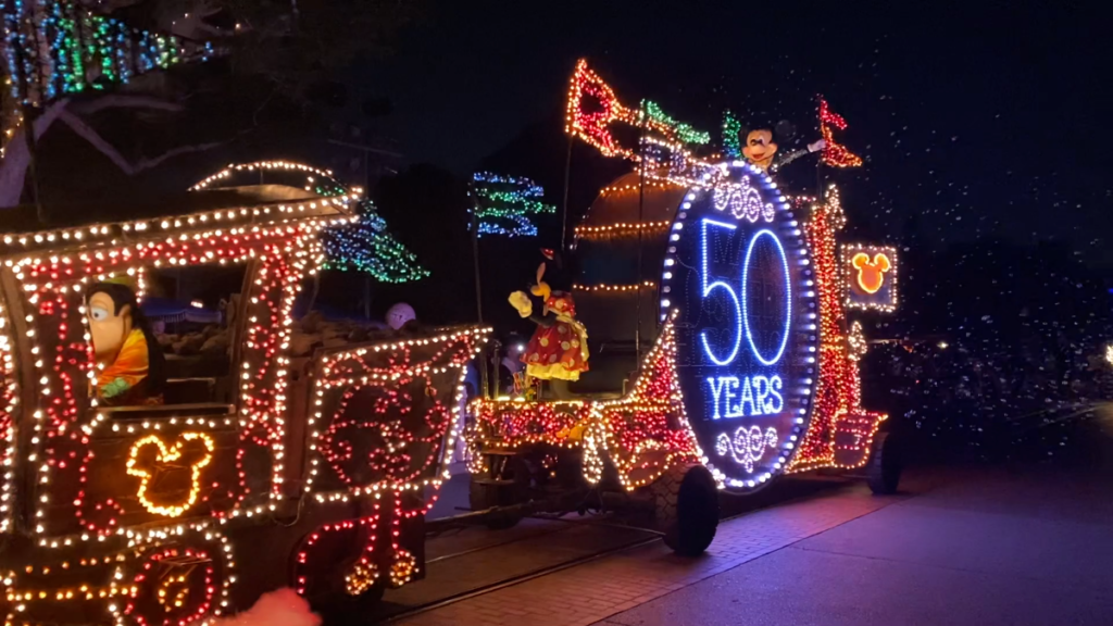 Disneyland retorna com “Main Street Electrical Parade” e “Disneyland Forever” 2