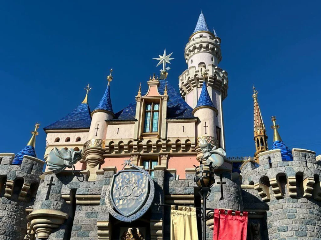 Foto do castelo da Bela Adormecida decorado para o evento.