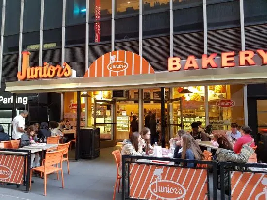 Junior’s restaurant and bakery