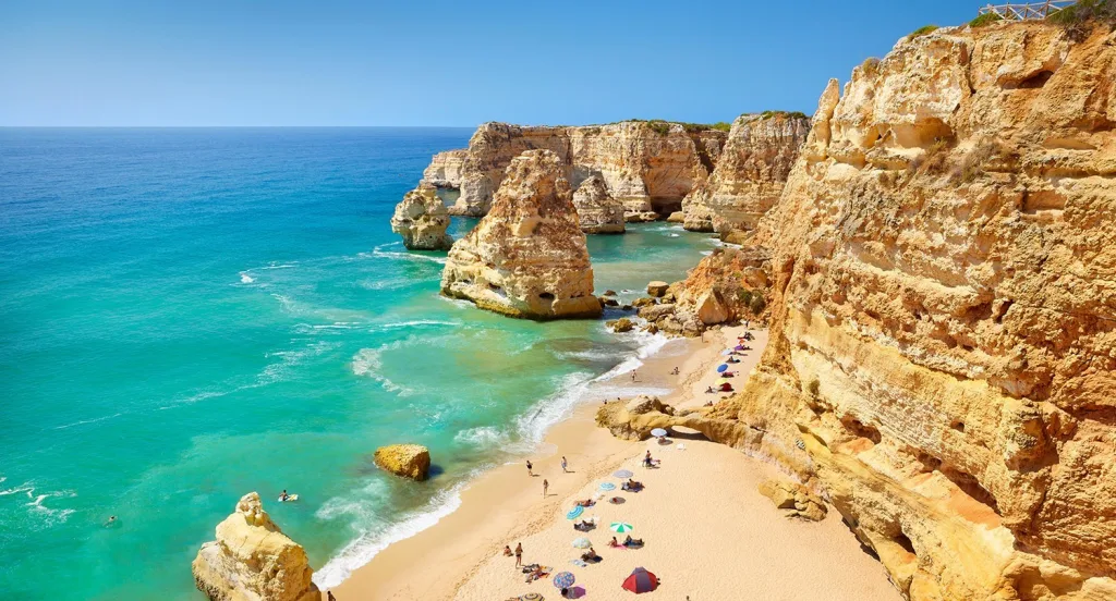 Melhores praias de Portugal: destinos incríveis para conhecer nas suas férias 1