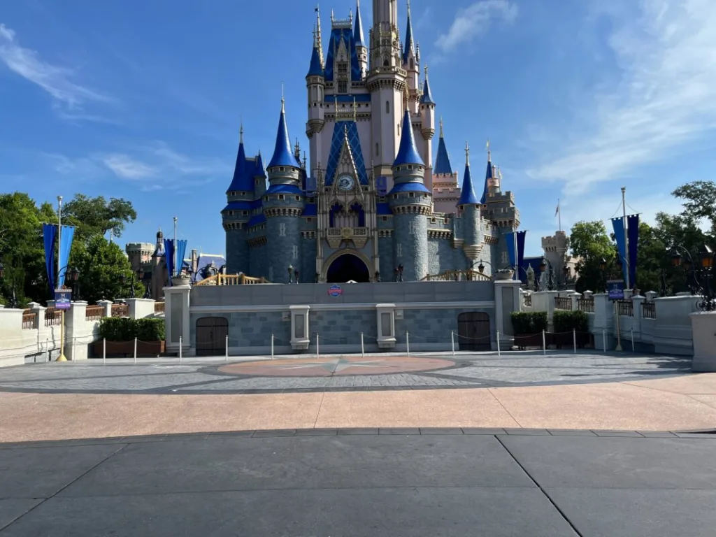 Castelo da Cinderela está em reforma no Magic Kingdom 1